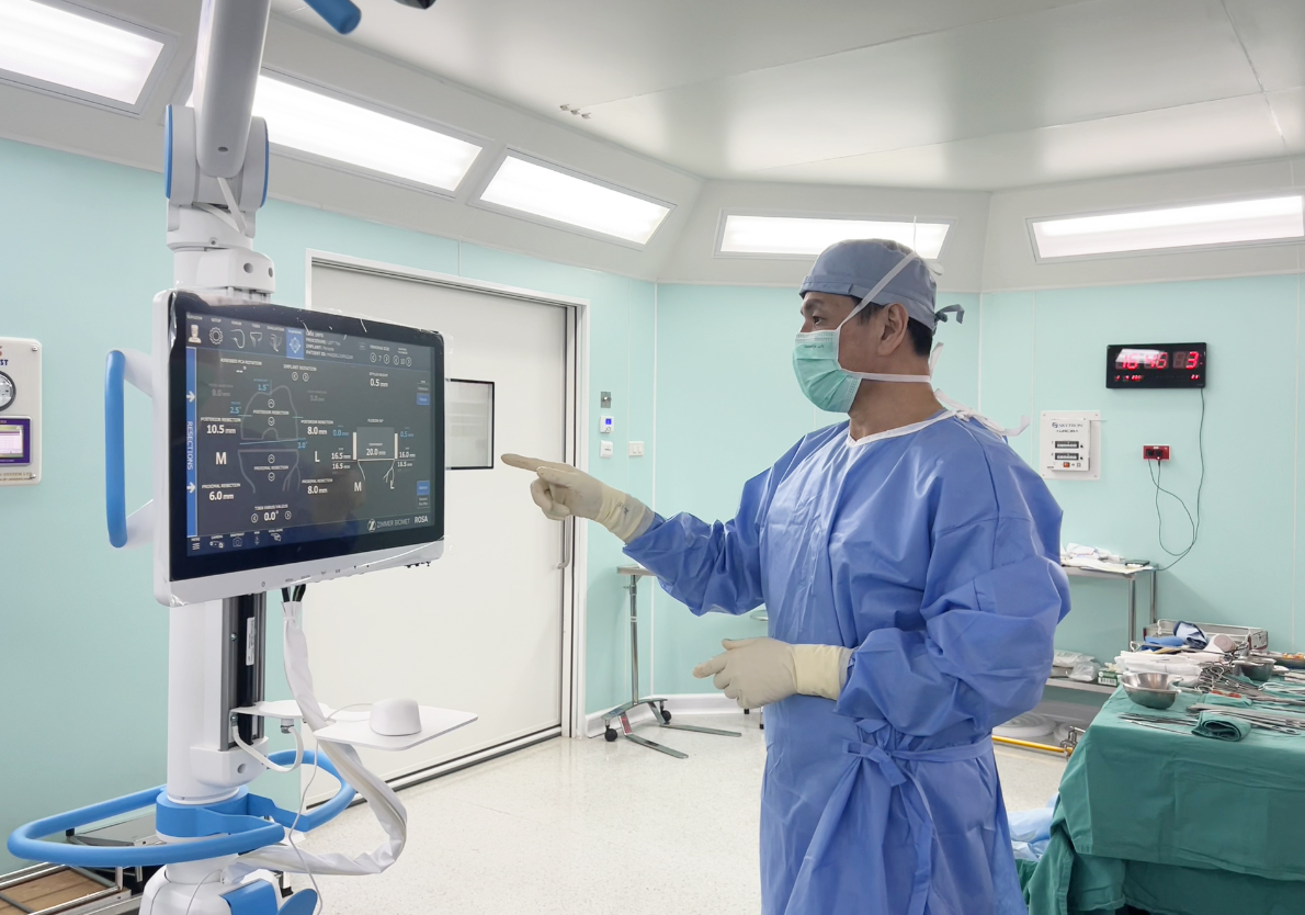 หุ่นยนต์ผ่าตัด อีกนวัตกรรมเพิ่มศักยภาพการรักษาข้อเข่าเสื่อม
